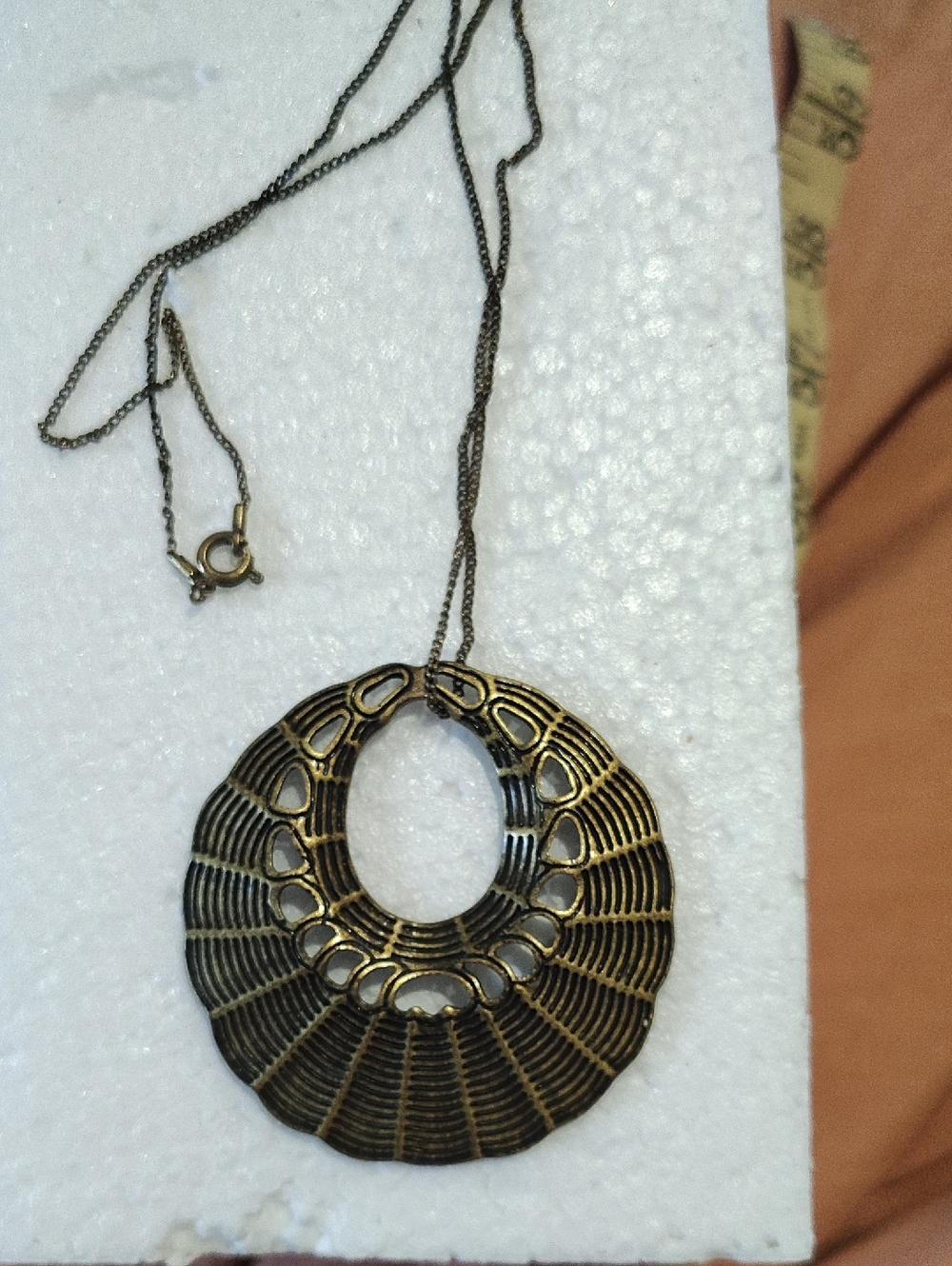 Art Deco 90'sOpenwork Circular Pendant Necklace in Antique Brass - Women Jewelry